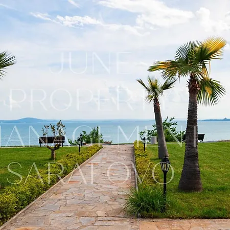 луксозен с паркомясто в квартал сарафово