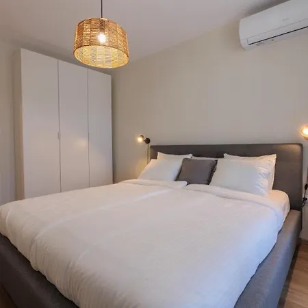 луксозен с паркомясто в квартал сарафово 布尔加斯