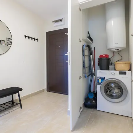 луксозен с паркомясто в квартал сарафово 公寓