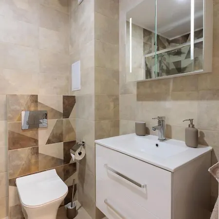 луксозен с паркомясто в квартал сарафово * 布尔加斯